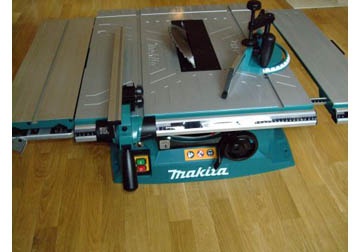 260mm Máy cưa bàn Makita MLT100