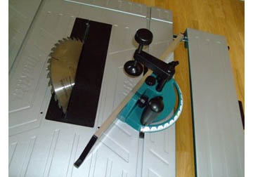 260mm Máy cưa bàn Makita MLT100 260mm Máy cưa bàn Makita MLT100